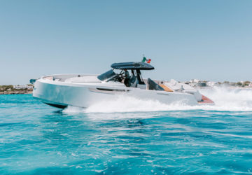 Cayman 40 turquoise water
